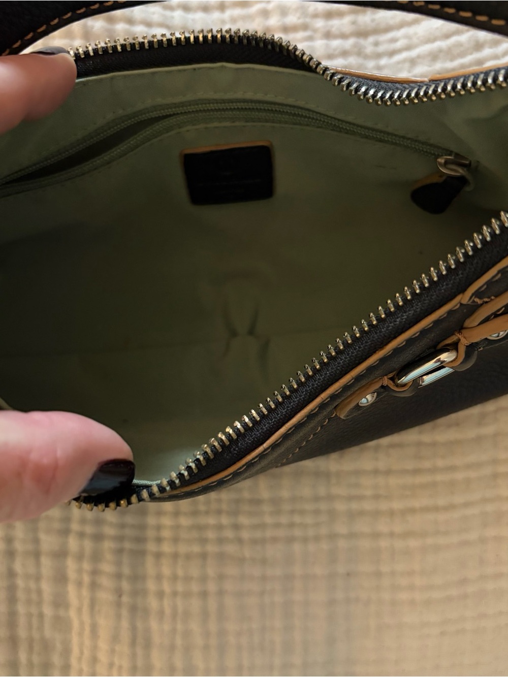 Vintage/Y2K Cole Haan Classic Black Leather Shoulder Bag with Contrast Stitching - Picture 6 of 9